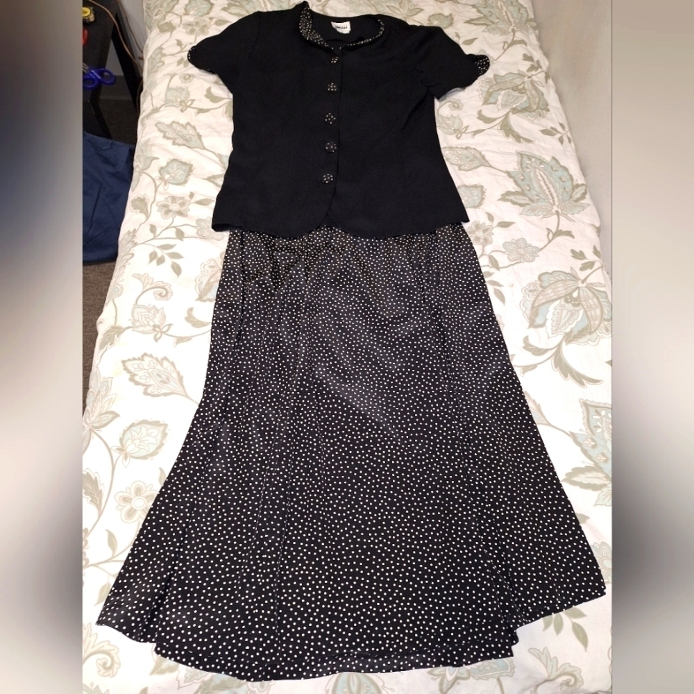 A Leslie Fay maxi skirt and top set in a size 12. Black/ white small polka dots.